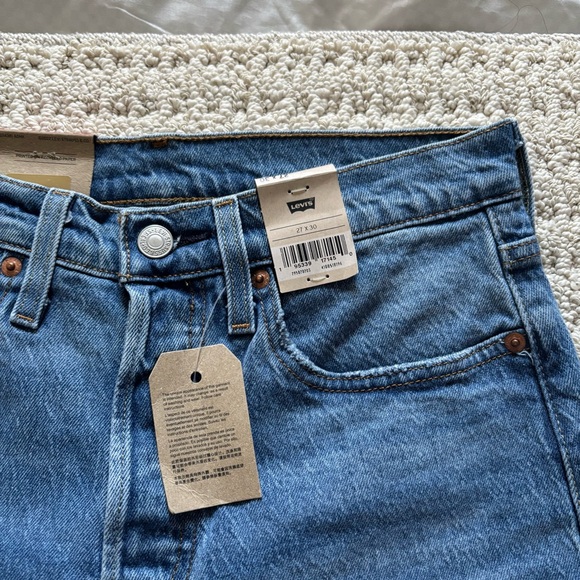 ୨୧ ・゚✧ Women’s Levi’s High Rise Jeans NWT - Picture 5 of 10